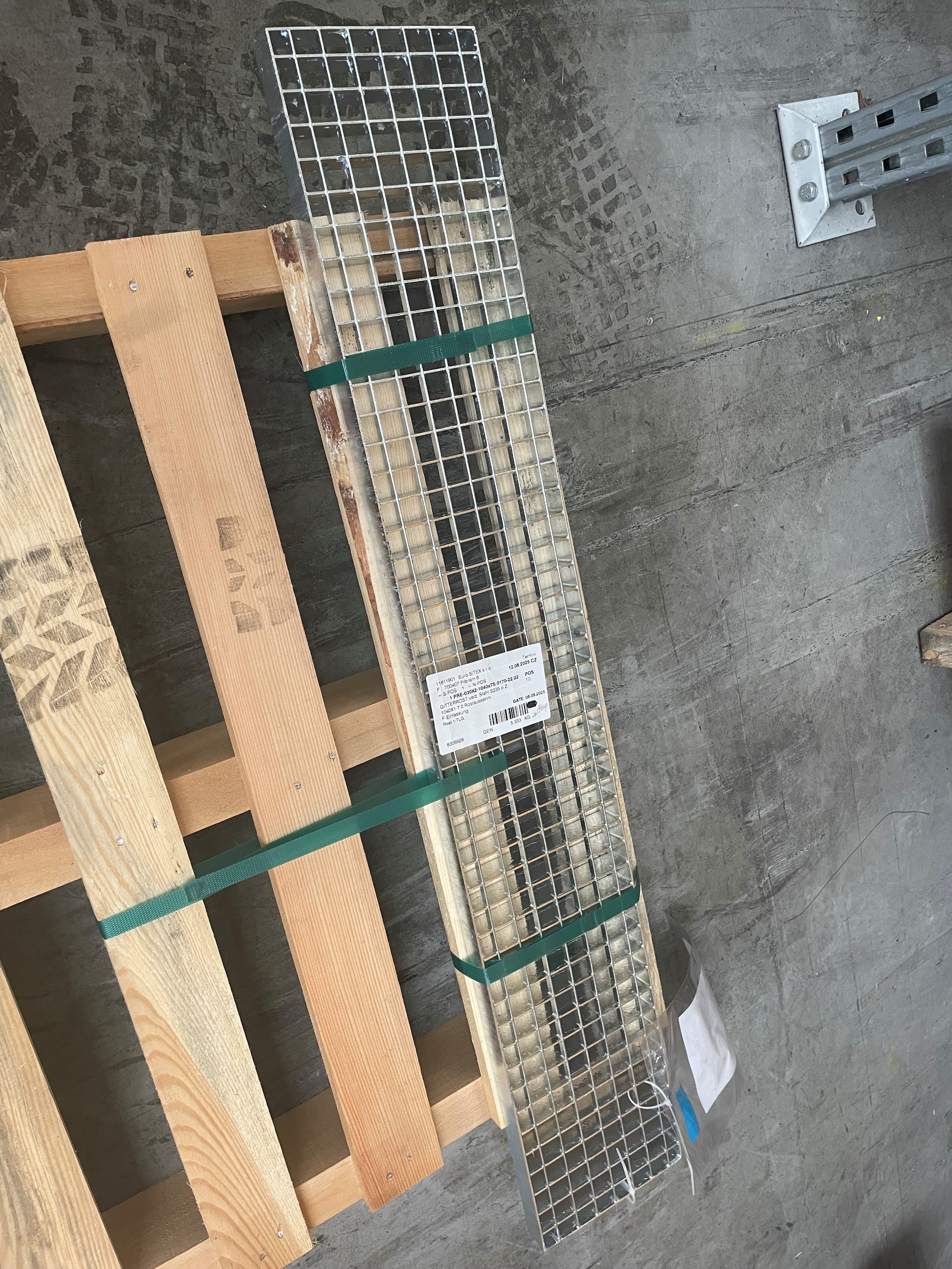 Lisovaný rošt 20x20/30x2 žárový zinek 0,17x1,04 m